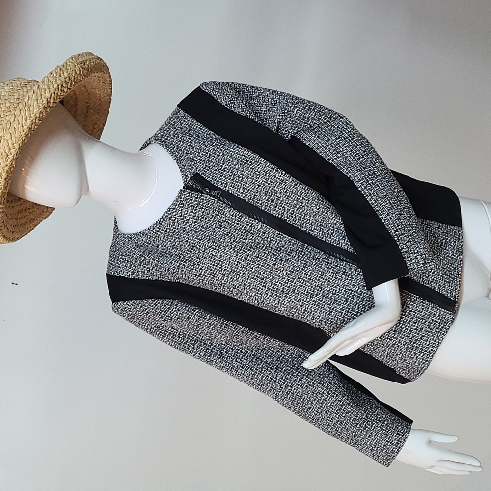 🩵 T Tahari Jacket